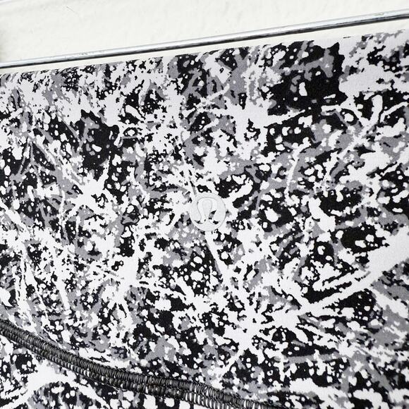 [Lululemon] In Movement Shorts Everlux Paint Splash Black Silver Drop Workout 4 - Picture 9 of 12